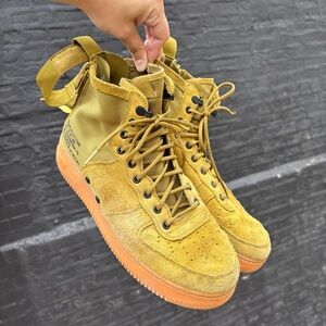 Nike SF Air Force 1 Mid Desert Moss